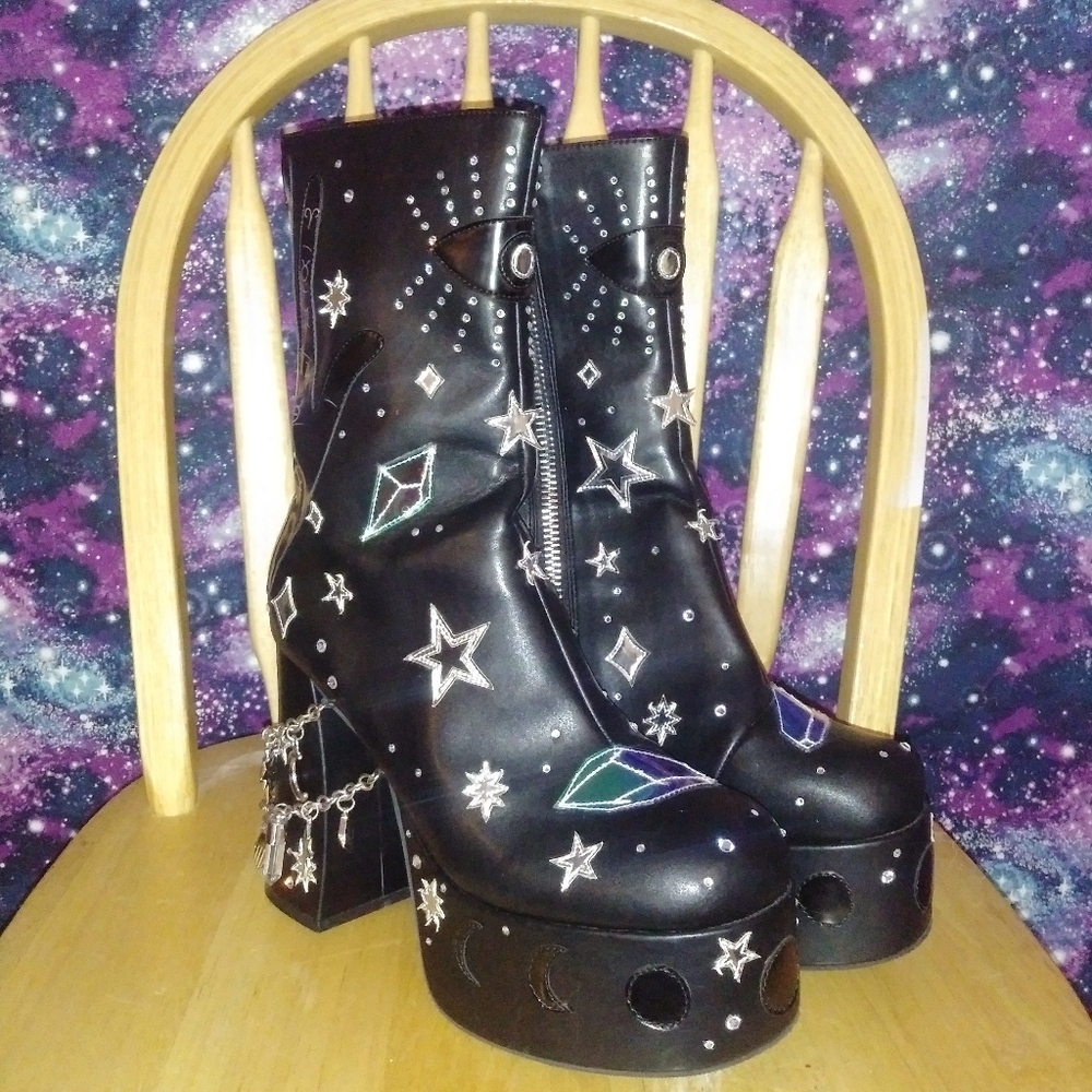 HOROSCOPEZ Wicked Divination Platform Boots - Picture 1 of 2
